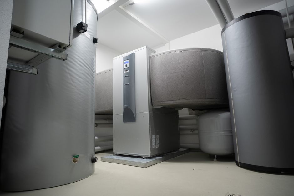 Rippenrohrheizkörper in een industriële omgeving voor optimale verwarming.
